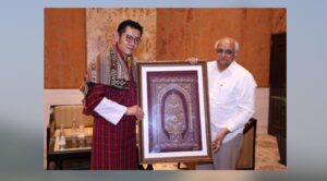 Gujarat CM Gifts Bhutan King Bhujodi Shawl and Rogan Art Replica